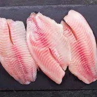 Filetes cortados y preparados para cocinar un pescado