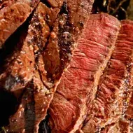 Carne preparada a término medio