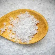 Sal marina, un tipo de sal con granos grandes