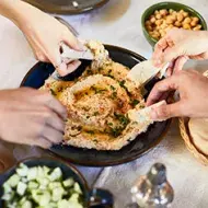 El hummus es una comida árabe muy popular