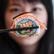 Comida asiática, rollo de sushi
