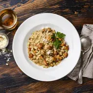 Risotto con café y champiñones