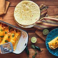  Mesa con preparaciones hechas con tipos de tortilla 