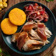 Plato con diferentes cortes de cerdo