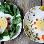 Queso y pan preparados con cortador de alimentos.  
