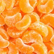 Gajos de mandarina juntos para cocinar.  
