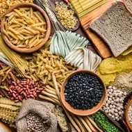 Pastas, arroces, cereales, panes y otros tipos de carbohidratos
