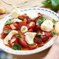 Confitar tomates para receta con queso y pan
