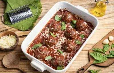 Bolitas de carne en salsa roja Bolitas de carne en salsa roja