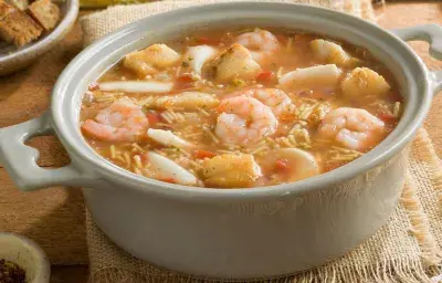 Sopa de mariscos con fideo Sopa de mariscos con fideo