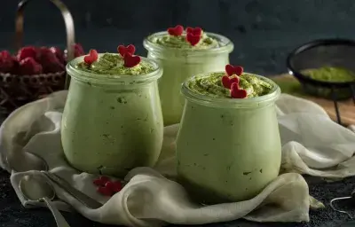 Mousse de Matcha y Chocolate Blanco Mousse de Matcha y Chocolate Blanco