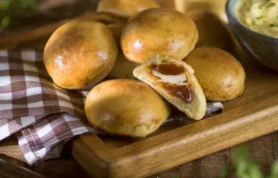 Bombas de Pollo BBQ y Dip Cremoso de Alcachofas Bombas de Pollo BBQ y Dip Cremoso de Alcachofas