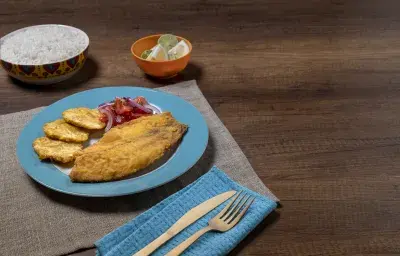 Pescado frito con patacones Pescado frito con patacones