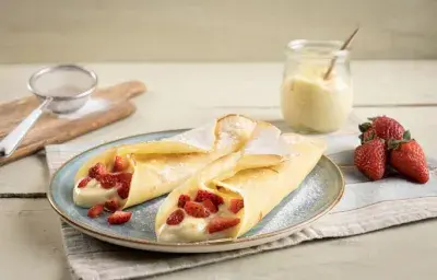 Crepes con Crema Pastelera y Fresas Crepes con Crema Pastelera y Fresas