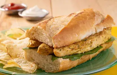 Sánduche de pollo a la parrilla Sánduche de pollo a la parrilla