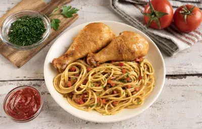 Tallarín con Pollo Tallarín con Pollo