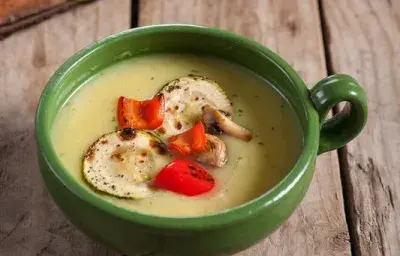 Crema de Espárragos con Verduras grilladas y Tostadas al Oliva Crema de Espárragos con Verduras grilladas y Tostadas al Oliva