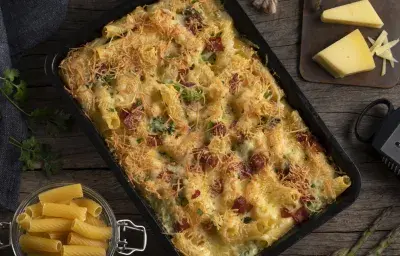 Fideos al Horno con Espárragos y Tocino Fideos al Horno con Espárragos y Tocino