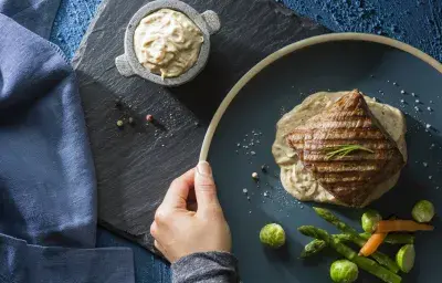Mayonesa de ajos asados y cebollas caramelizadas Mayonesa de ajos asados y cebollas caramelizadas