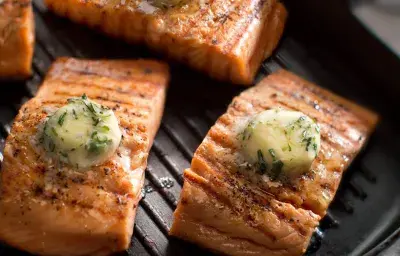 Filete de Salmón con Mantequilla Saborizada con el sazonador NATURISIMO MAGGI® Filete de Salmón con Mantequilla Saborizada con el sazonador NATURISIMO MAGGI®