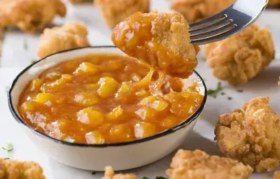 Nuggets de Pollo con Chutney de Mango y Salsa de Tomate Nuggets de Pollo con Chutney de Mango y Salsa de Tomate