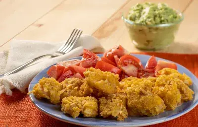 Camarones apanados con chifles Camarones apanados con chifles