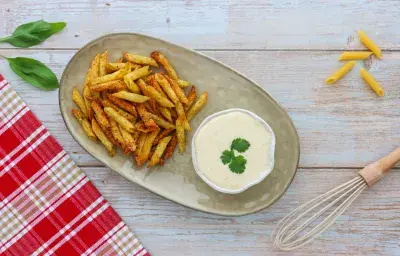 Pasta Chips con Salsa de Queso