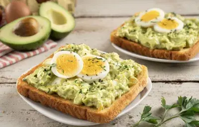 Tostadas de Huevo Duro Tostadas de Huevo Duro