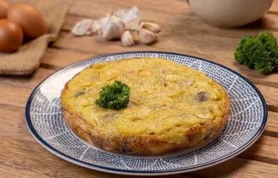 Tortilla española con champiñones Tortilla española con champiñones