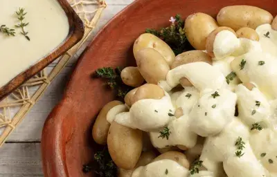 Papas con Salsa de Queso Papas con Salsa de Queso