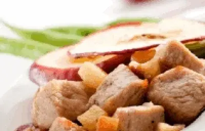 Cubos de pavo con miel y manzana Cubos de pavo con miel y manzana