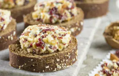 Queso para Untar a la Mostaza Miel y Frutos Secos Queso para Untar a la Mostaza Miel y Frutos Secos