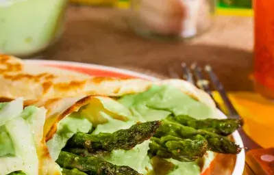 Creppes rellenos de espárragos Creppes rellenos de espárragos