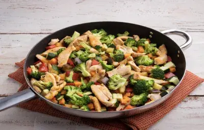 Verduras Salteadas con Trocitos de Pollo Verduras Salteadas con Trocitos de Pollo