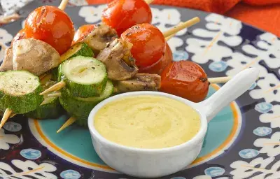 Pinchos de Verduras Dorados En Salsa Huancaina Pinchos de Verduras Dorados En Salsa Huancaina