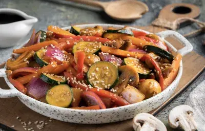 Salteado de vegetales al wok Salteado de vegetales al wok