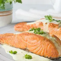 Filete de salmón con alioli clásica