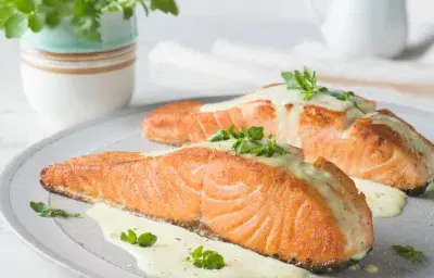 Filete de salmón con alioli clásica Filete de salmón con alioli clásica