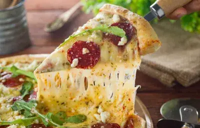 Pizza fácil de pepperoni y miel Pizza fácil de pepperoni y miel