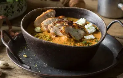 Sopa marroquí de nuez y pollo Sopa marroquí de nuez y pollo