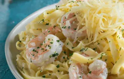 Pasta cremosa con camarón Pasta cremosa con camarón