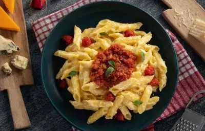 Pasta a los 4 Quesos sin Gluten con Pesto Rojo.