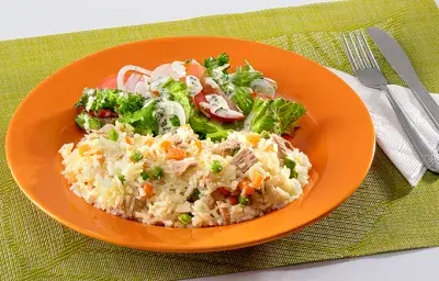 Arroz Cremoso con Atún y Ensalada Arroz Cremoso con Atún y Ensalada