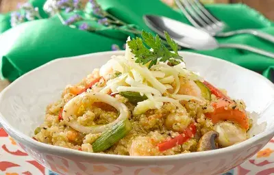 Guiso Cremoso de Quinoa con Verduras y Mariscos Guiso Cremoso de Quinoa con Verduras y Mariscos