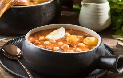 Sopa española con garbanzo y chorizo Sopa española con garbanzo y chorizo