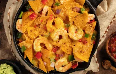 Nachos con camarón Nachos con camarón