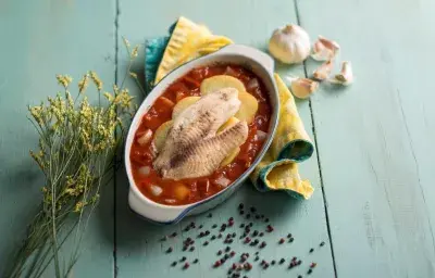 Pescado en salsa de tomate