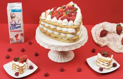 Torre de Galletas Corazón con Crema de Leche - San Valentin