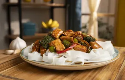 Pollo con verduras tipo chifa