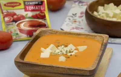 Crema de tomate con queso Crema de tomate con queso